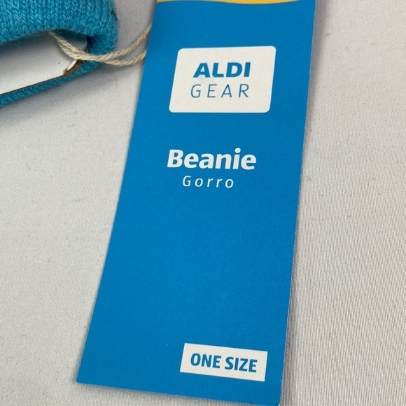 Aldi holiday knit hat with pompom - Picture 2 of 7